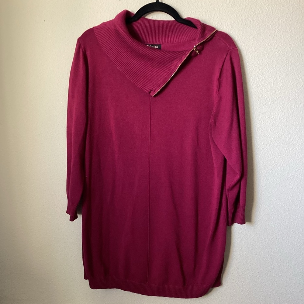 Size XL, lightweight turtleneck sweater with gold zipper